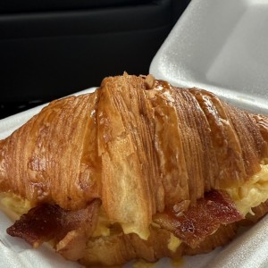 Crosain bacon y huevo 