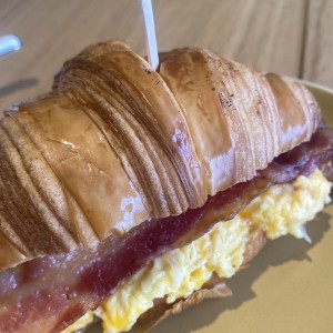 Croissant bacon&egg