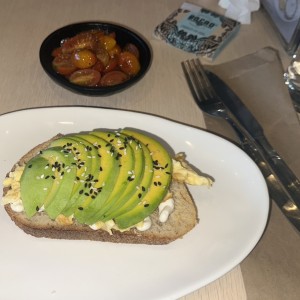 Tostada de aguacate