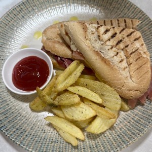 Sandwich de Serrano y queso