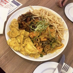 Bandeja Mar y Tierra. Muy recomendada.