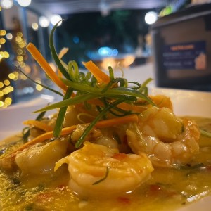 Camarones al ajillo
