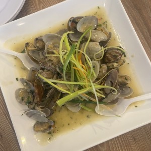 almejas al ajillo