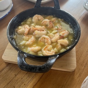 Camarones al ajillo 