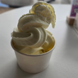 Helado de yogurt natural