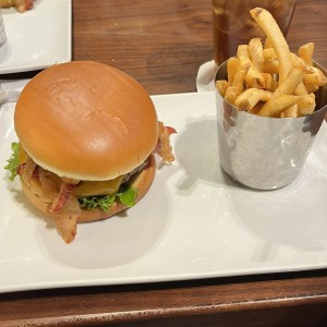 Cheesy bacon cheeseburger