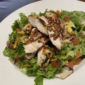 Ensalada con pollo y piña