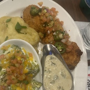 Pechugas cordon blue con ensalada