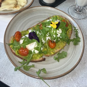 Huevos y aguacate