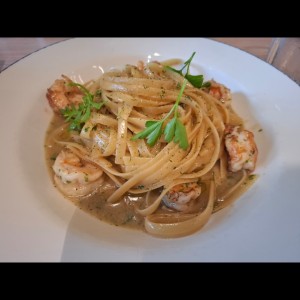 FETUCCINI AGLIO, OLIO E GAMBERETTI