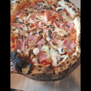 PIZZAS TRADICIONALES - PROSCIUTTO FUNGHI