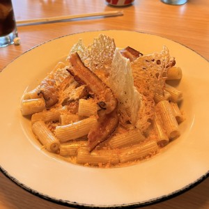 RIGATONI NI CARBONARA NI ALFREDO
