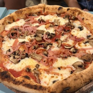 PIZZAS TRADICIONALES - PROSCIUTTO FUNGHI