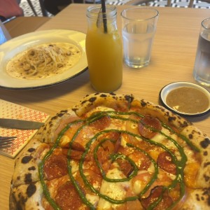 PIZZAS TRADICIONALES - CAPRESE