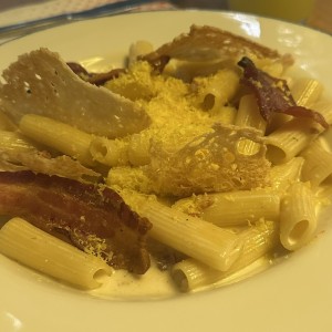 RIGATONI NI CARBONARA NI ALFREDO