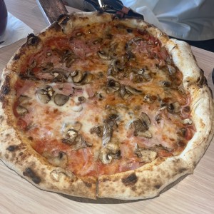 PIZZAS TRADICIONALES - PROSCIUTTO FUNGHI