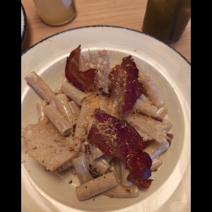 RIGATONI NI CARBONARA NI ALFREDO