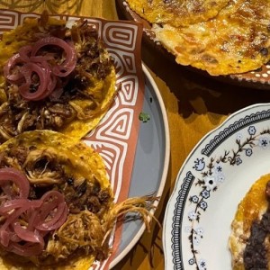 Tacos de tamal con cochinita pibil