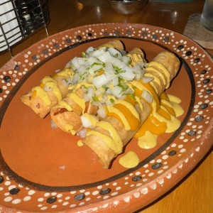 Flautas de pollo
