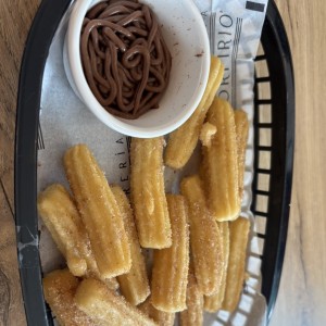Mini churros con crema de chocolate