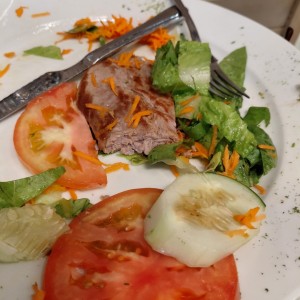bistec y ensalada