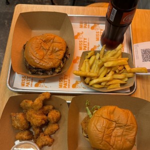 Smashburguer doble Classica /chicken bites/Chicken Sandwich