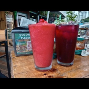 Agua de Jamaica y Smothie de fresa