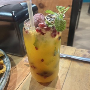 Maracuya con frutos rojos