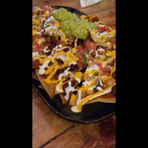 Nachos de Pastor y Chorizo