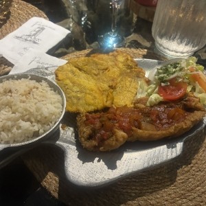 Pescado en salsa criolla