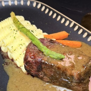 Filete de res en salsa de pimienta