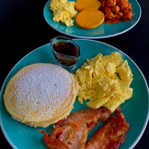 Desayuno tipico y desayuno americano 