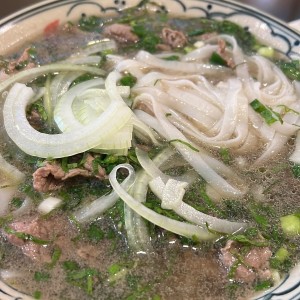 Pho de Res Salteada con ajo