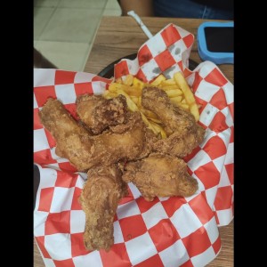 Alitas con papitas