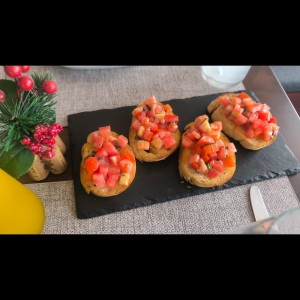 entrada pan con tomate