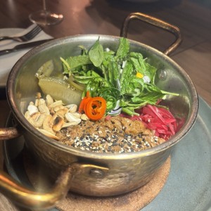PLATOS FUERTES - GOLDEN POT