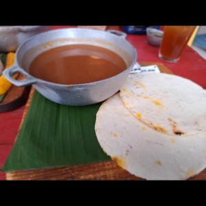 Frijoles y arepas