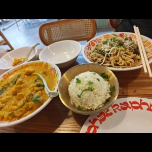 Yellow curry Padthai