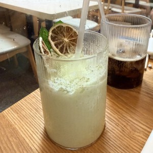 Limonada de hierbabuena y coco