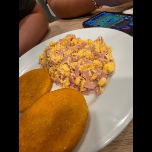 huevos con jamon y holadra