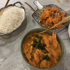 Thai green curry con camarones, cocobut chilly fish y arroz basmati
