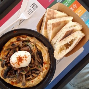 Humus Hongos con huevo