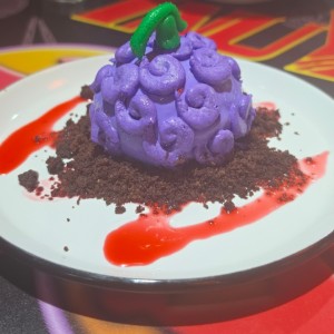 Postre Gomu Gomu (Chocolate blanco con Red Velvet)