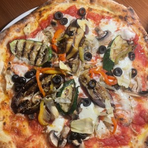 Pizza Vegetariana, muy buena !!!!