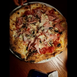 Pizza prosciutto e fungus