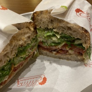 Emparedado Caesar BLT