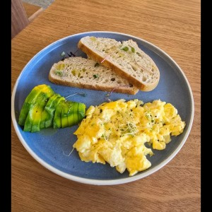 Huevos y aguacate