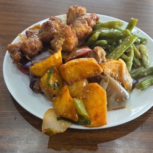 comida regular con papa con berenjena 