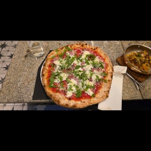 pizza speck and straggiatella