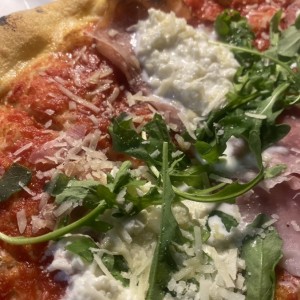 Pozza speck y stracciatella